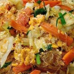 ผัดวุ้นเส้นใส่ไข่ ราดข้าว