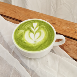 Hot Matcha Latte มัทฉะลาเต้ร้อน