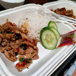 ครัวลุงเบ้นซ์ อาหารตามสั่งและเครื่องดื่ม