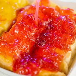 ขนมปังปิ้งสตอเบอรี่