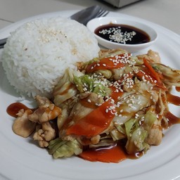 ข้าวไก่ผัดซอสเทริยากิ