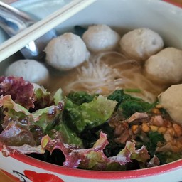 ร้านก๋วยเตี๋ยวลูกชิ้นปู่โย่งลอยฟ้าดอยสะเก็ด