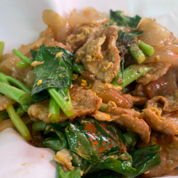 ผัดซีอิ้วเส้นใหญ่หมู