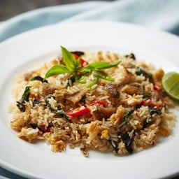 ข้าวผัดปลาสลิดกรอบใบโหระพา