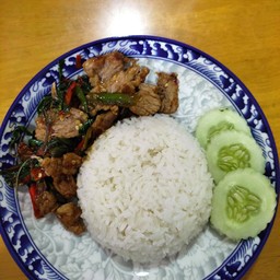 กะเพราเนื้อราดข้าว
