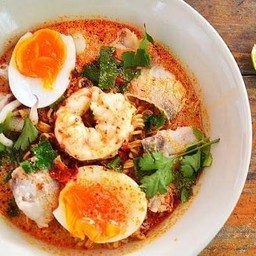 วุ้นเส้นต้มยำหมูสับทะเล