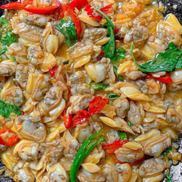 ผัดกระเพราหอยลาย(เป็นกับข้าว)