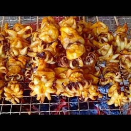 หนวดปลาหมึกย่าง พร้อมน้ำจิ้มซีฟู้ด