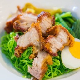 บะหมี่หยกหมูกรอบ