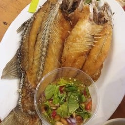 ปลากระพงทอดน้ำปลา