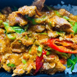 ข้าวพริกแกงเนื้อ