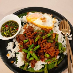 ข้าวผัดพริกแกงเผ็ด