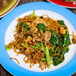 ราดหน้าหมูหมักป้าเเจ๋วอาหารตามสั่ง