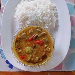 ข้าวแกงเขียวหวานไก่