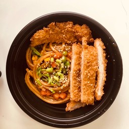 สปาเก็ตตี้ผัดซอสกระเทียมเกาหลี หมูทอด