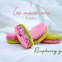 Macaron Raspberry garden (1 piece)