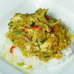 ปูผัดผงกระหรี่ราดข้าว