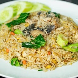 ข้าวผัดปลาเค็ม