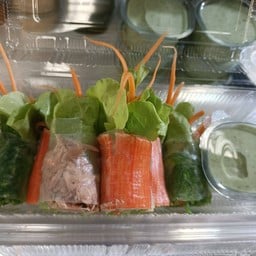 สลัดโรลรวม สาหร่าย ทูน่า ปูอัด