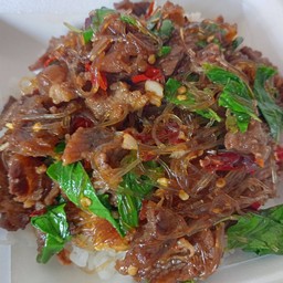 ข้าวกะเพราหมูตุ๋นใส่วุ้นเส้น