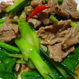 ข้าวคะน้าเนื้อ