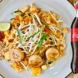 [อร่อยซ่ากับโค้ก] ผัดไทยหอยเชลล์+โค้ก330มล
