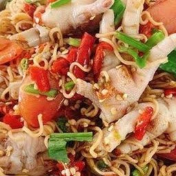 ตำมาม่าตีนไก่(ปลาร้า)