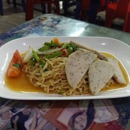 ยำมาม่า หมูสับ+หมูยอ