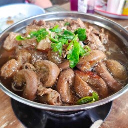 ก๋วยเตี๋ยวเนื้อนายอุ๋งสาขา2 สี่แยกสะพานนวรัฐ