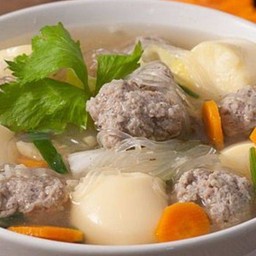 ต้มจืดหมูเต้าหู้วุ้นเส้นเป็นกับ