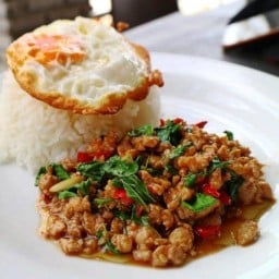 กระเพราแซ่บ บาย ป๊อปปี้