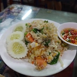 ข้าวผัดทะเล กลาง