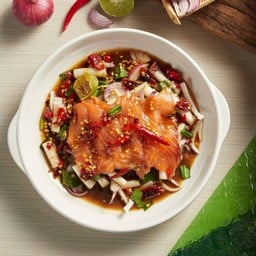 B10ยำปลาแซลม่อน Spicy Salmon Salad