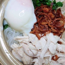 ก๋วยจั๊บญวน (ไก่ฉีก +ไข่)