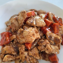 ผัดพริกไทดำ กับข้าว