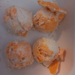 มหาชัยไอศกรีม ไอศกรีมไข่แข็ง & สตอเบอรี่ปั่นสด ริมถนนเฉลิมพระเกียตริ ร.9
