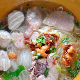 ก๋วยเตี๋ยวรวมมิตรหมูน้ำใส