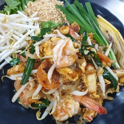 ผัดไทยเส้นจันทร์กุ้ง