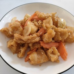 ปลาหมึกผัดไข่เค็ม กับข้าว