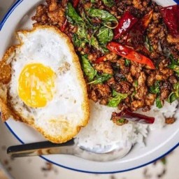 กะเพราหมูสับ/น้ำตาลสดแท้ บ้านแพ้ว วัดกก