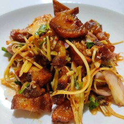 ยำหมูกรอบน้ำพริกเผา