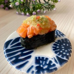 ซูชิแซลมอนยำแซบ