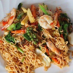 ผัดมาม่า