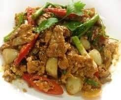 ผัดผงกะหรี่หมู