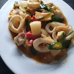 ปลาหมึกผัดไข่เค็ม