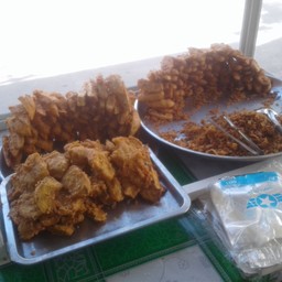 ร้านกล้วยทอดพี่กระแต