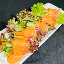 Salmon Spicy Salad Roll  (5คำ)