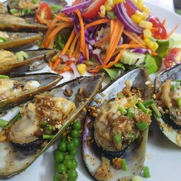 Baked mussels garlic and pepper sauce