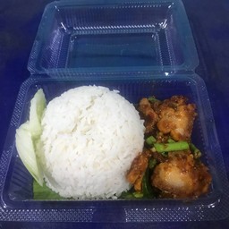 พริกแกงหมูกรอบ