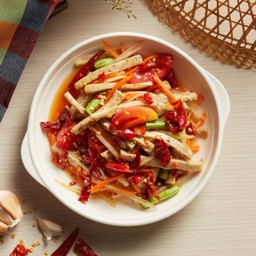 A07ตำหมูยอ Papaya salad with Pork Sausage
